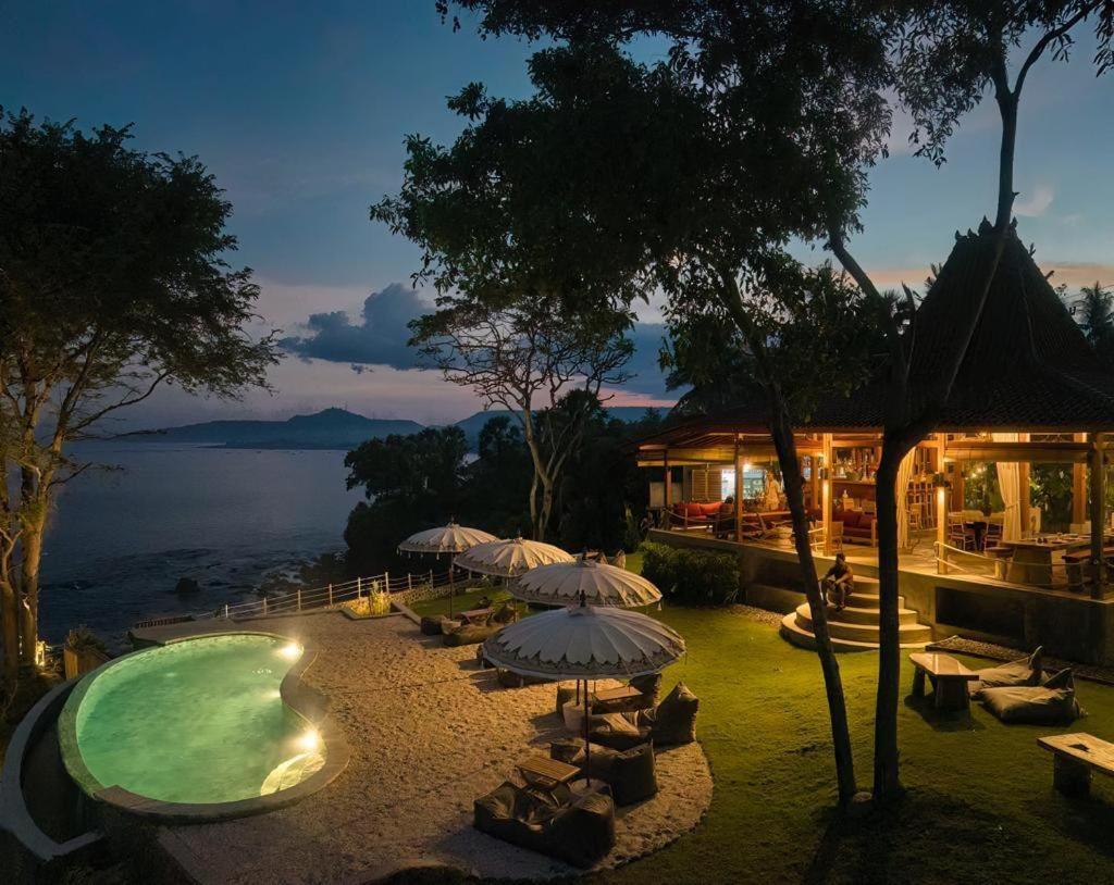 ホテル Bali Cliff Glamping Seraya エクステリア 写真
