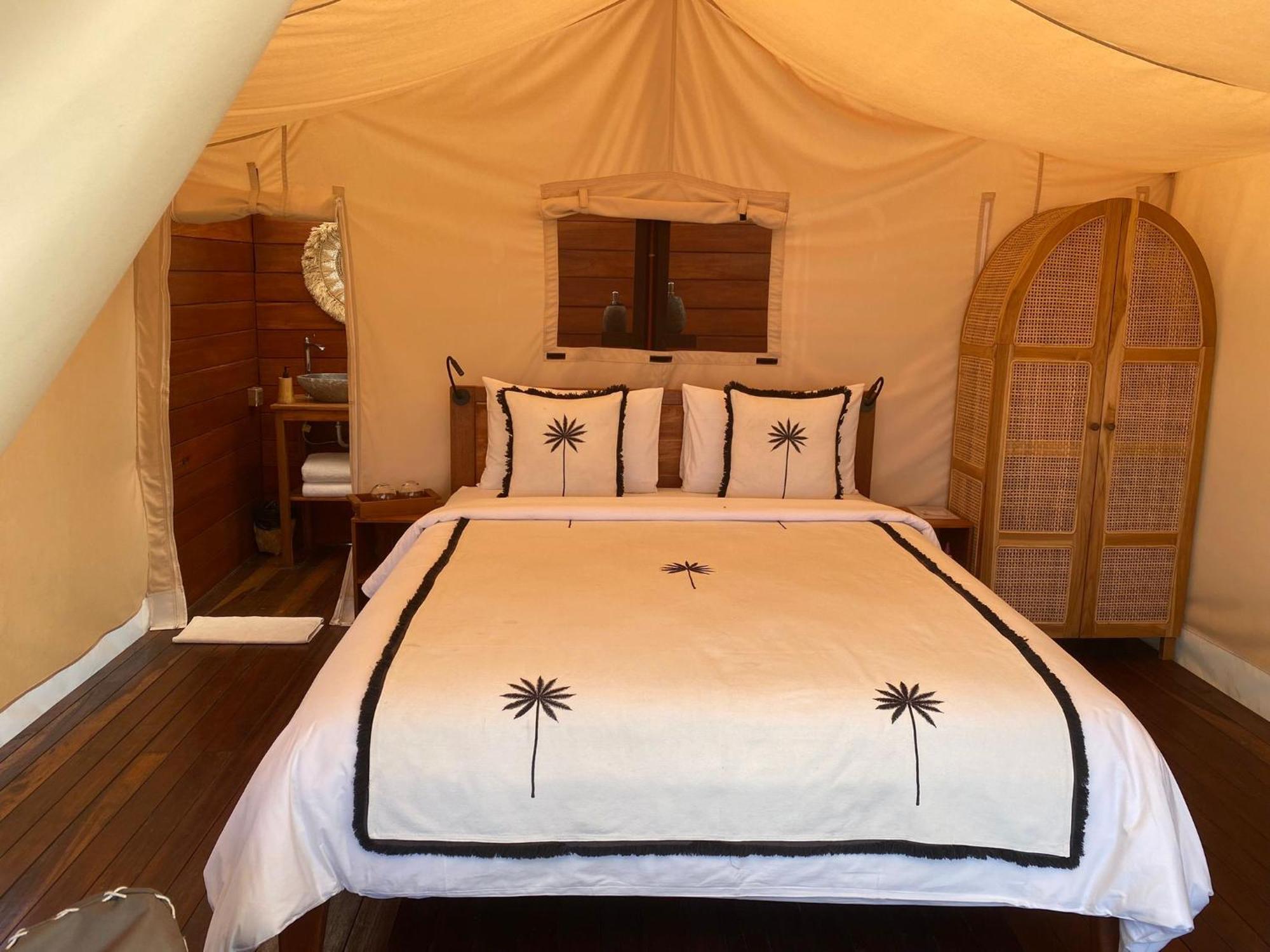 ホテル Bali Cliff Glamping Seraya エクステリア 写真